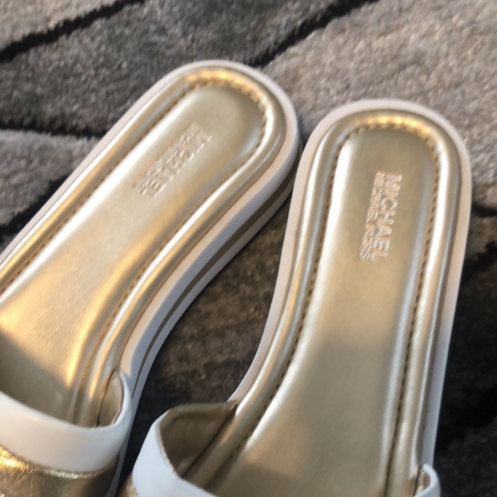 Michael Kors womens size 7.5M NWOT - Picture 3 of 9